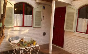 CASA MAIPÚ, acogedora y cerca de la Laguna, con pileta